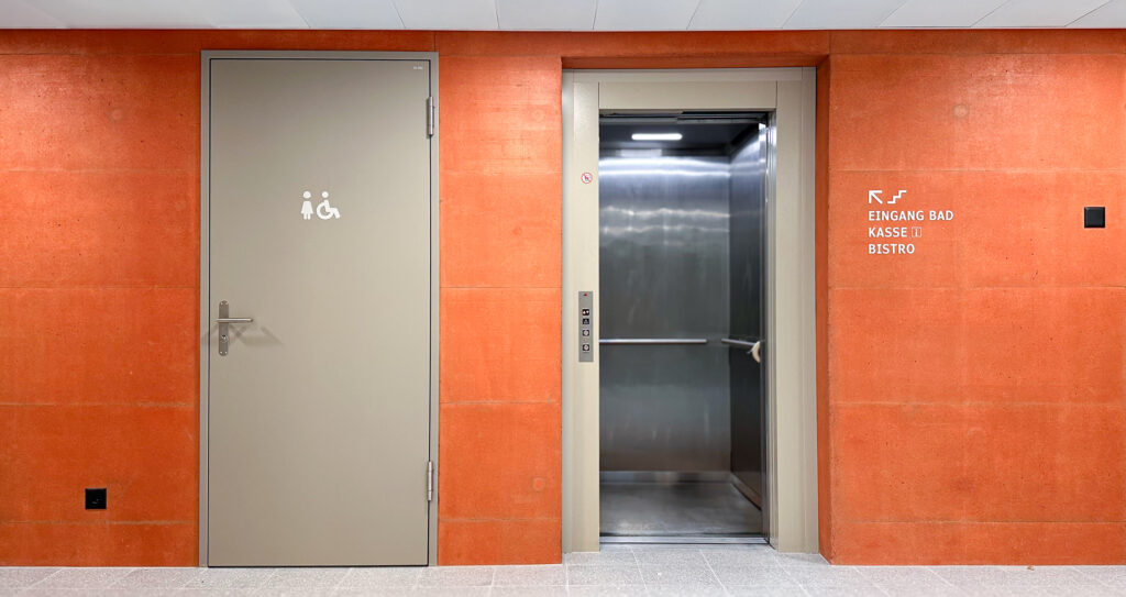 Otth AG - Signaletik & Beschriftung für das Hallenbad Bauma.