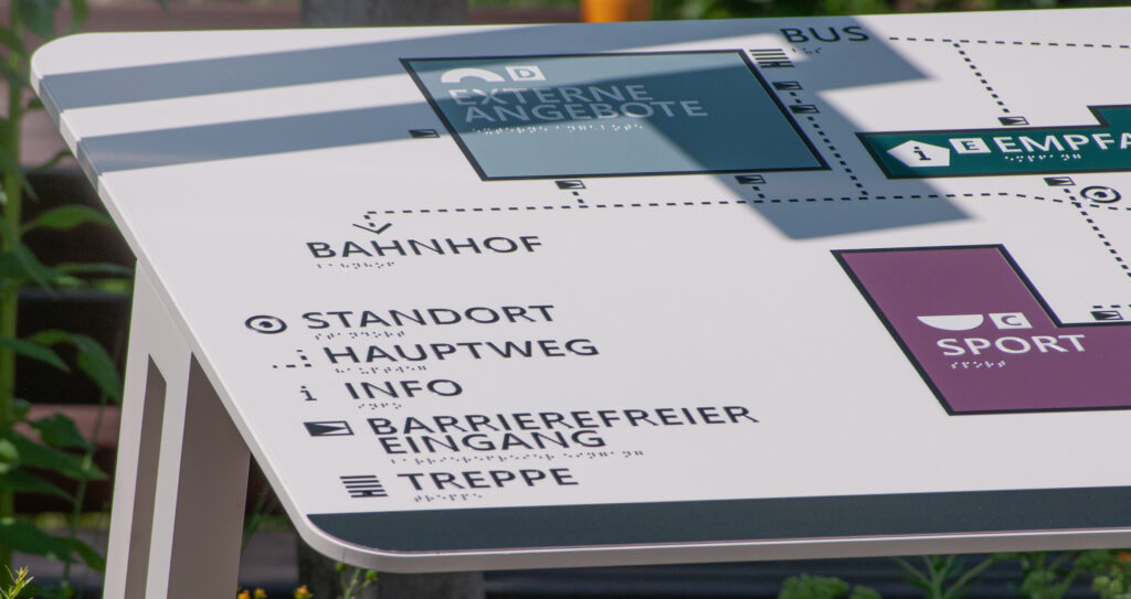 Header - Otth AG, Signaletik für Schule Sonnenberg, Baar