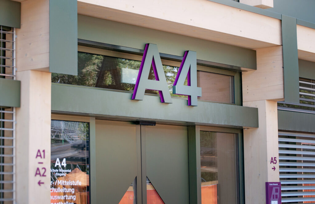 Beschriftung Schule Wiesental - Otth AG